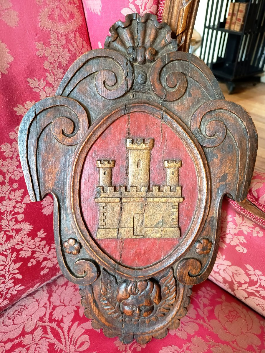 Wooden Heraldic Panel Carved With The Arms Of Castile-photo-1