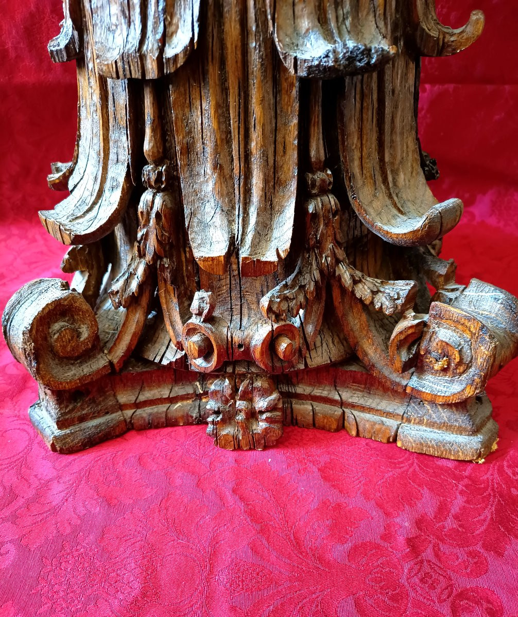 Pair Of 18th-century Corinthian Capitals Forming A Saddle-photo-1