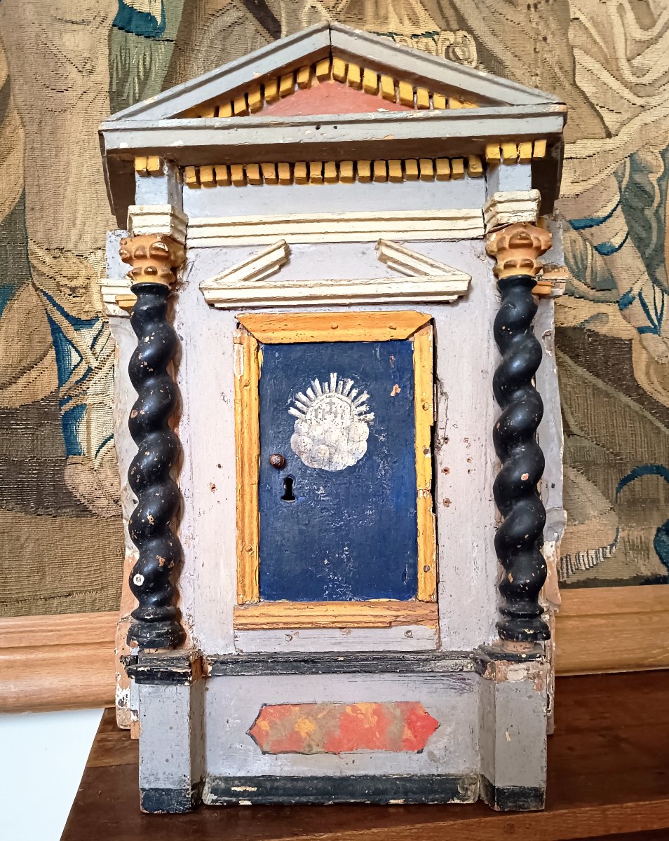 Tabernacle en bois polychrome, début du XVIIIEME siècle 