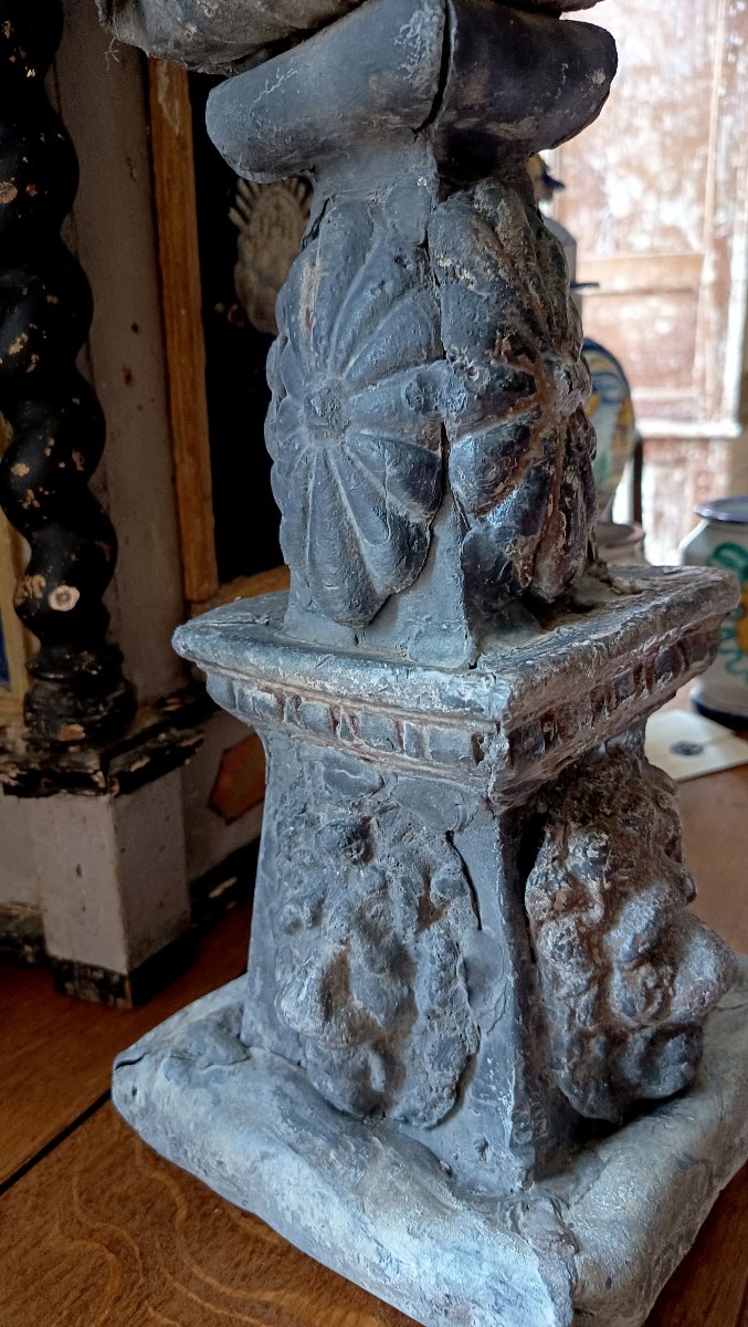 Lead Ridge Finial Decorated With Lion Heads And Acanthus Leaves, Late 16th–early 17th Century-photo-1