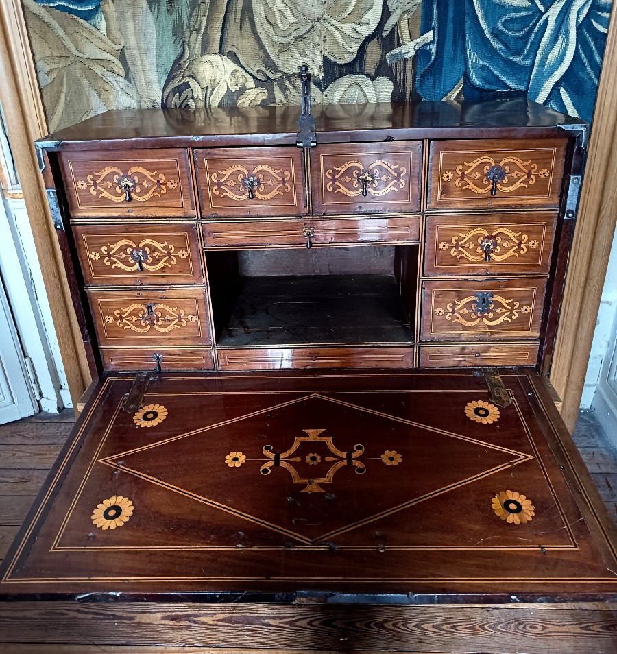 Travel Writing Desk (or "bargueno") Made Of Solid Mahogany With Marquetry, Liguria, Early 18th Century