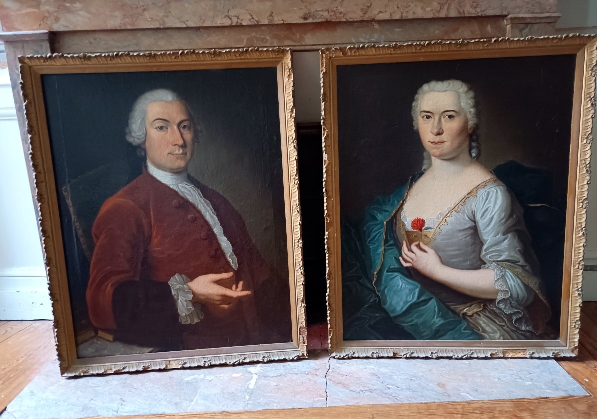 Paire de portraits en pendant "d'alliance" - École Française d'époque Louis XV, vers 1740