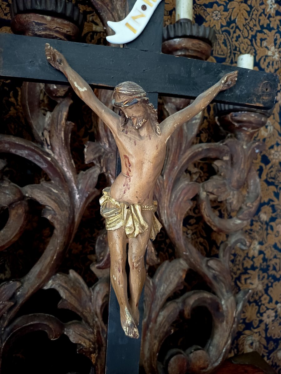Oratory Crucifix, Polychrome Wooden Figure Of Christ On A Porcelain Base Featuring A Memento Mori—19th Century -photo-3