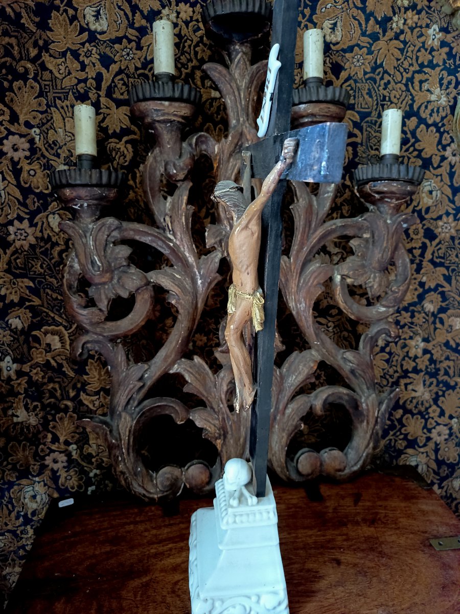 Oratory Crucifix, Polychrome Wooden Figure Of Christ On A Porcelain Base Featuring A Memento Mori—19th Century -photo-2