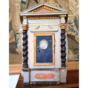 Tabernacle en bois polychrome, début du XVIIIEME siècle 