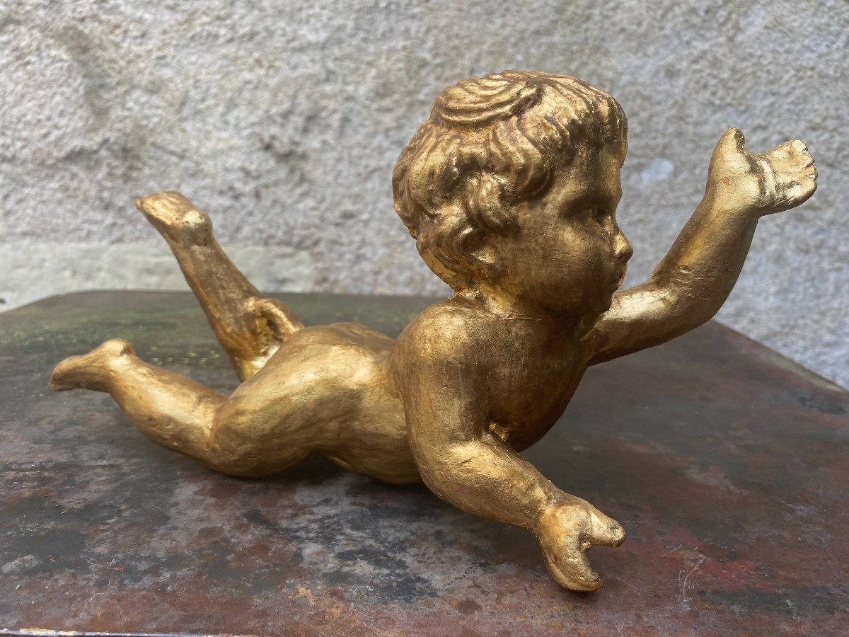 Putto En Bois Sculpté Et Doré