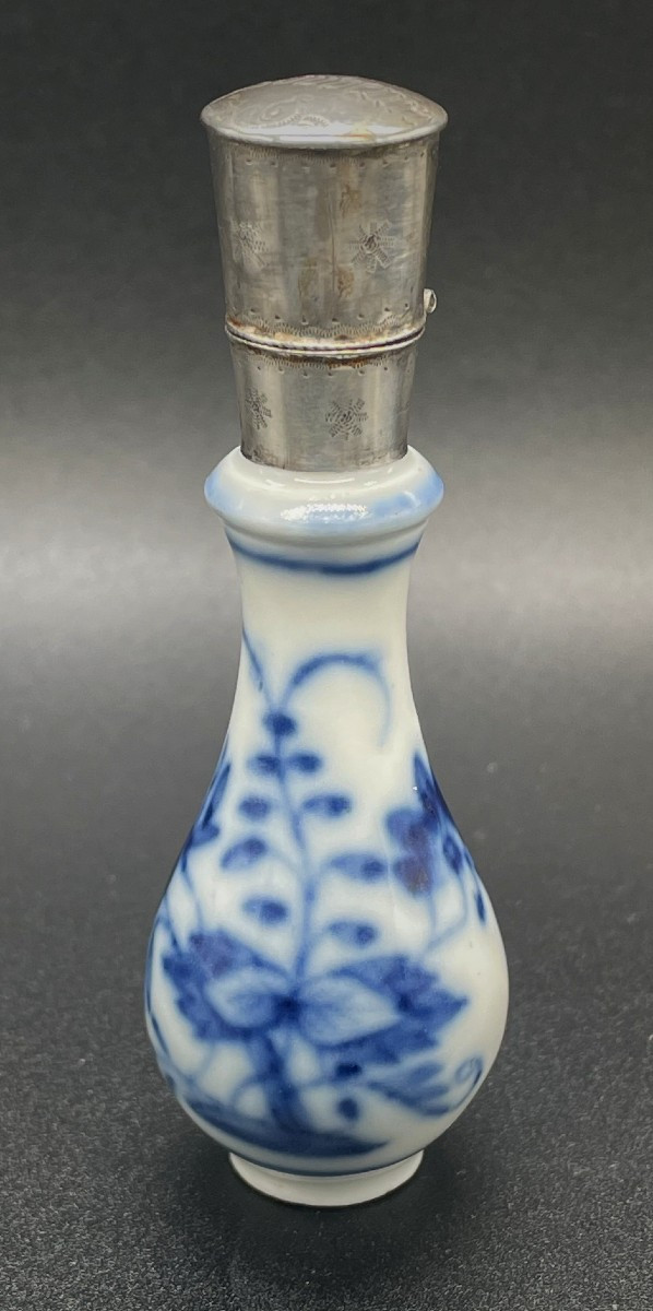 Flacon à parfum en porcelaine bleu et blanc sous couverte de Kangxi