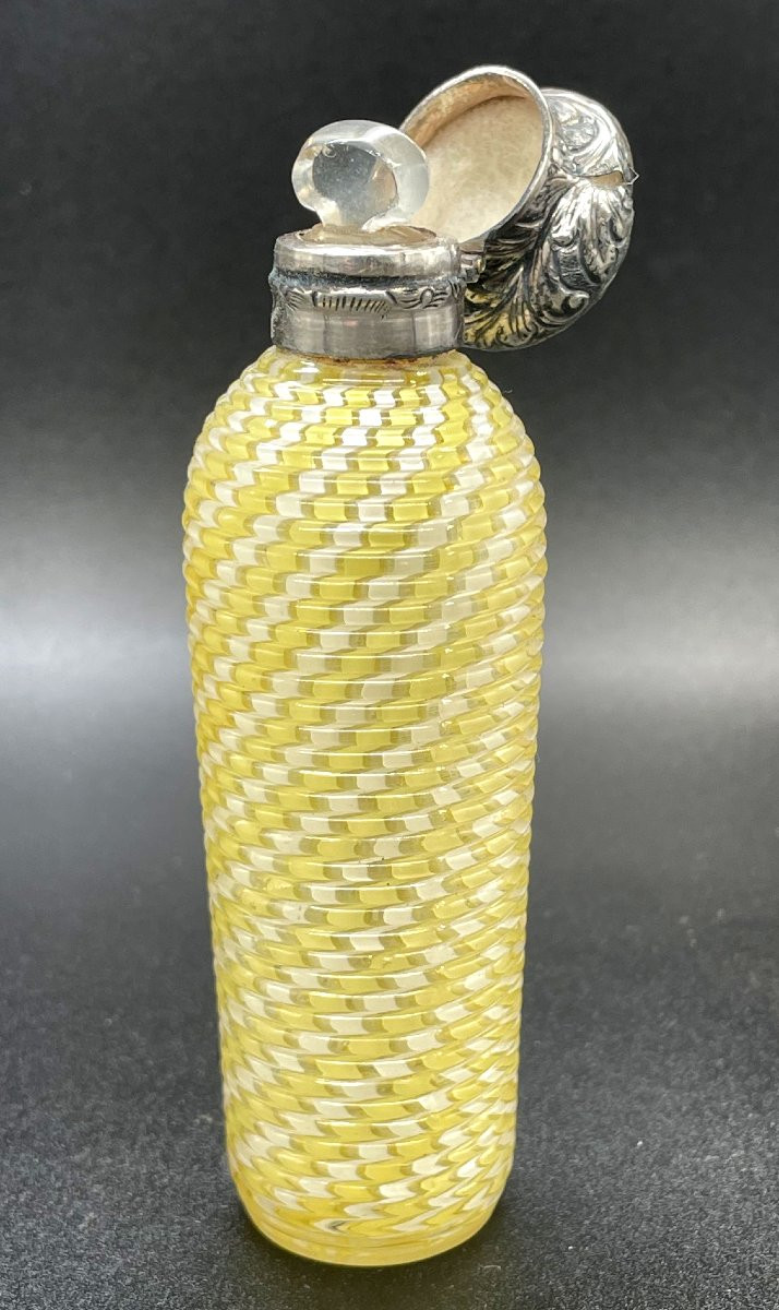 Flacon à parfum en filigrane à bouchon argenté-photo-1