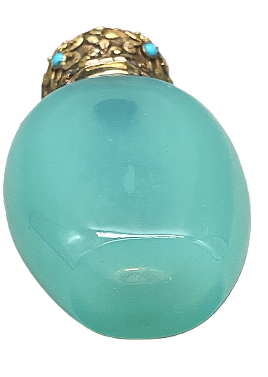 Flacon à parfum en verre opalin et monture en or, d'origine française-photo-4