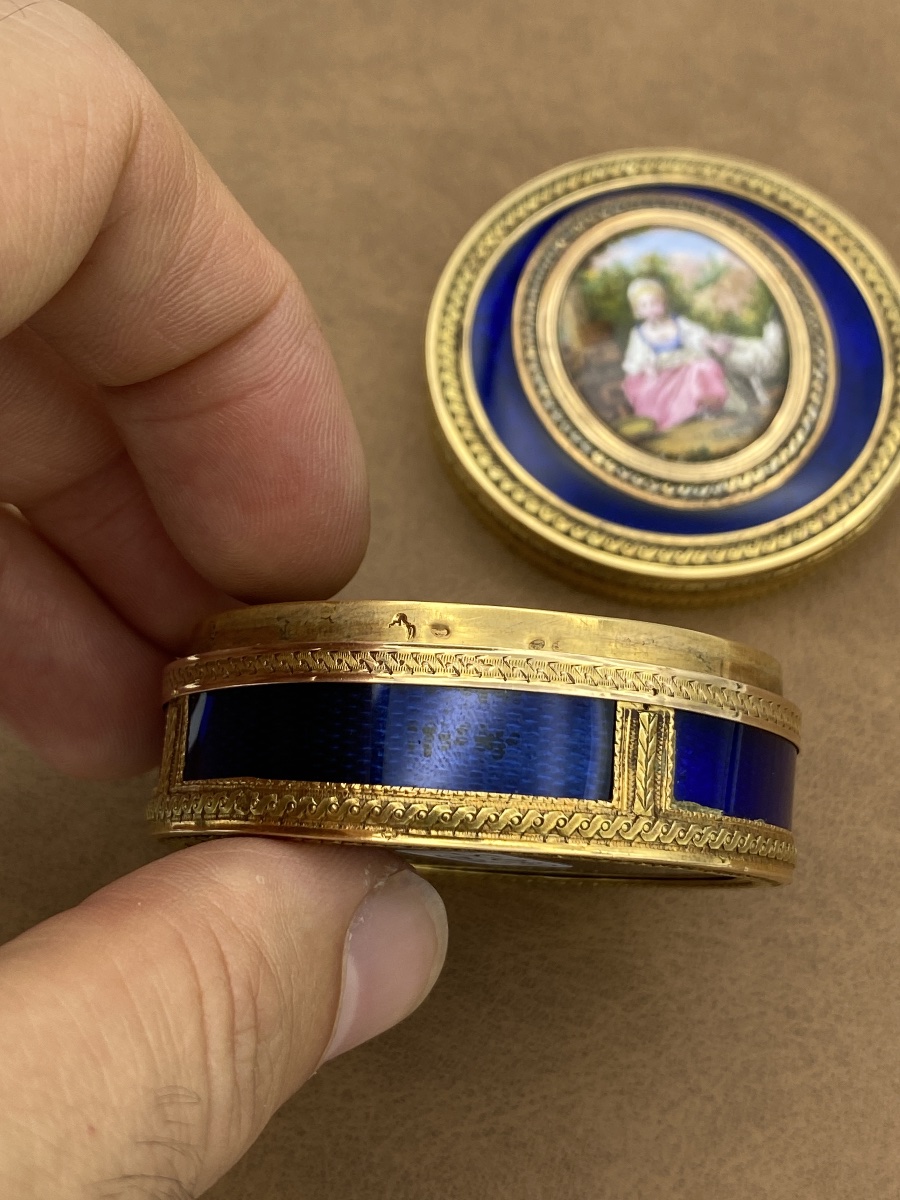 Tabatière circulaire en or, émail et miniature à scène bucolique, XVIIIe siècle-photo-1
