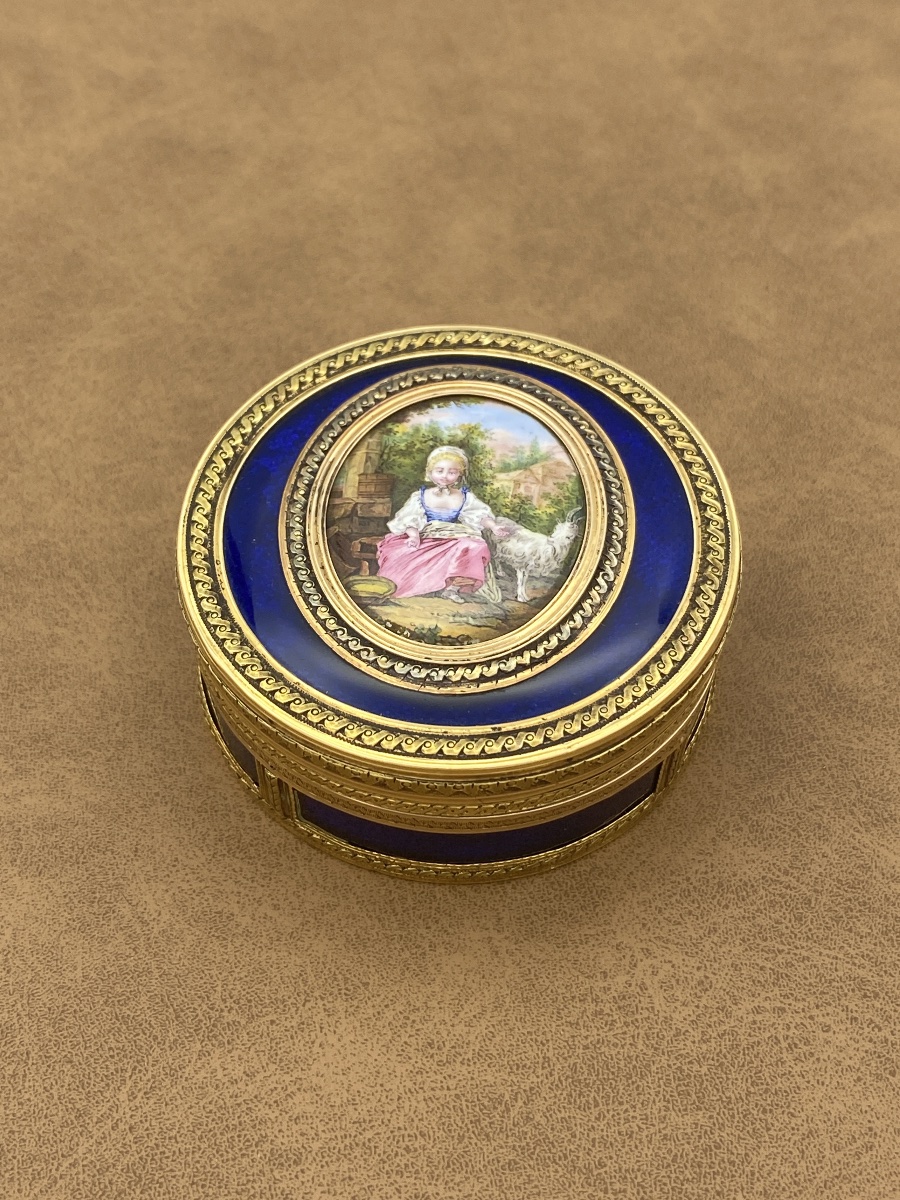 Tabatière circulaire en or, émail et miniature à scène bucolique, XVIIIe siècle
