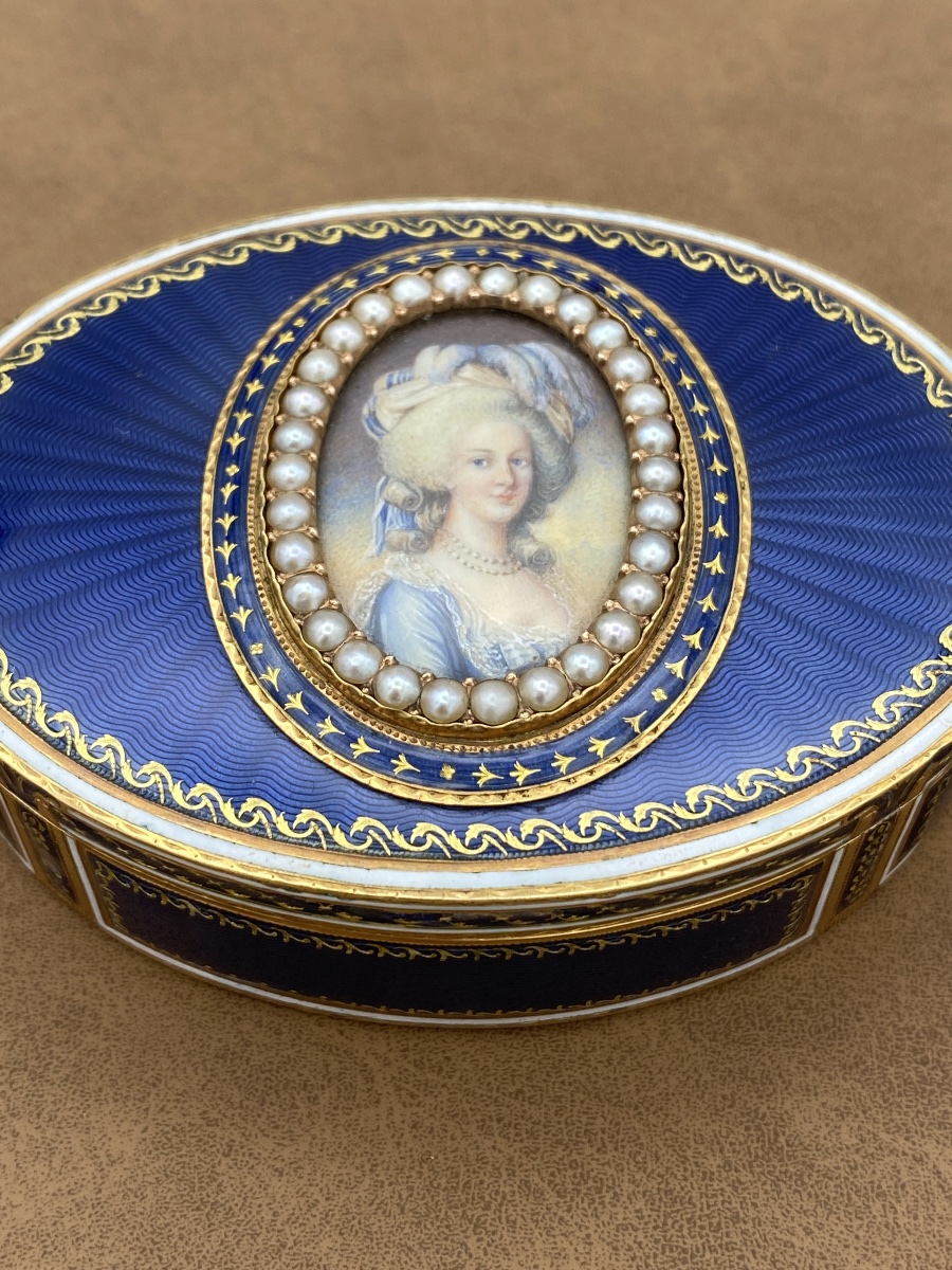 Oval Gold And Enamel Snuff Box With Miniature Of Marie Antoinette, 1700–1800-photo-2
