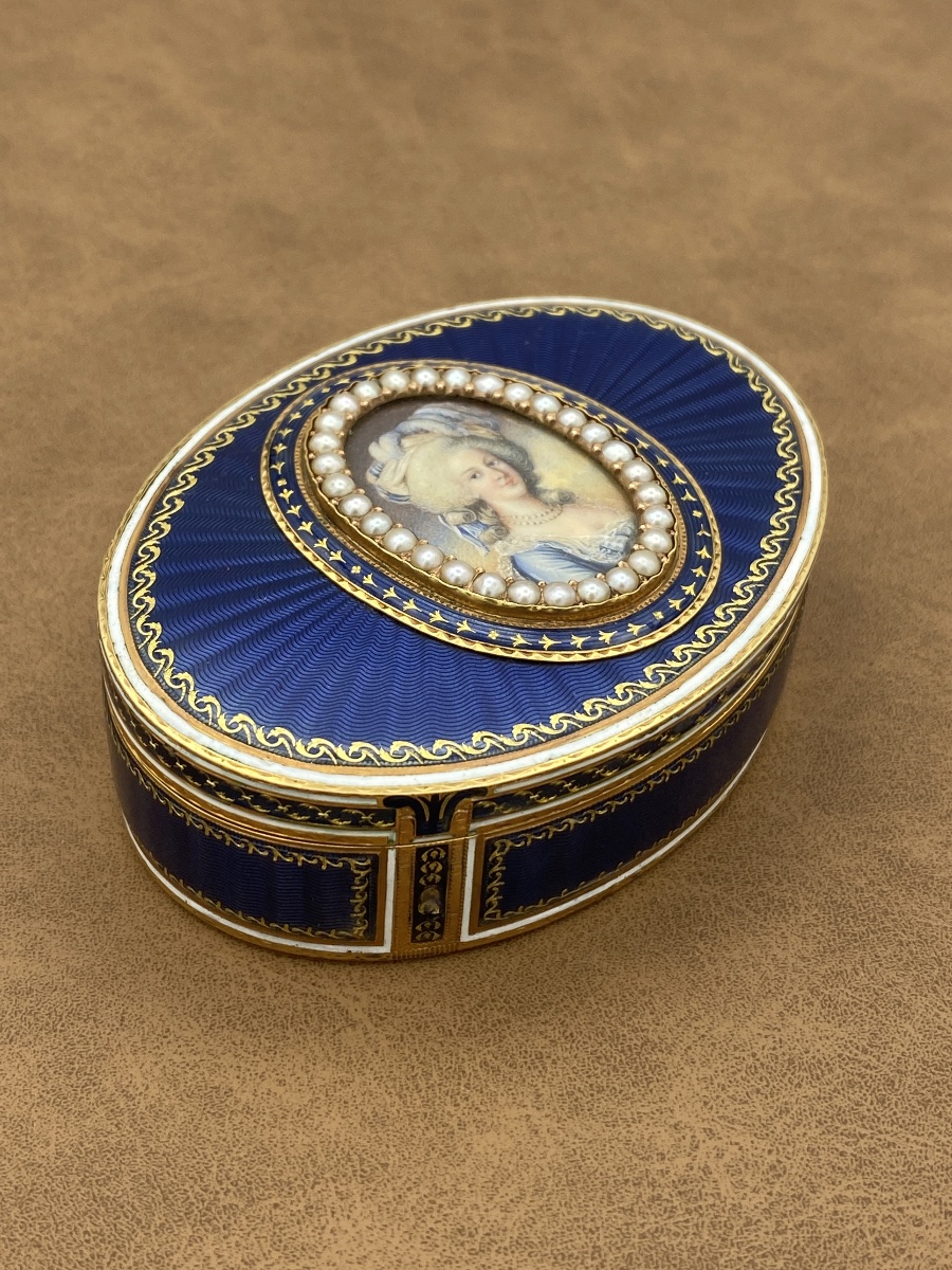 Oval Gold And Enamel Snuff Box With Miniature Of Marie Antoinette, 1700–1800-photo-3