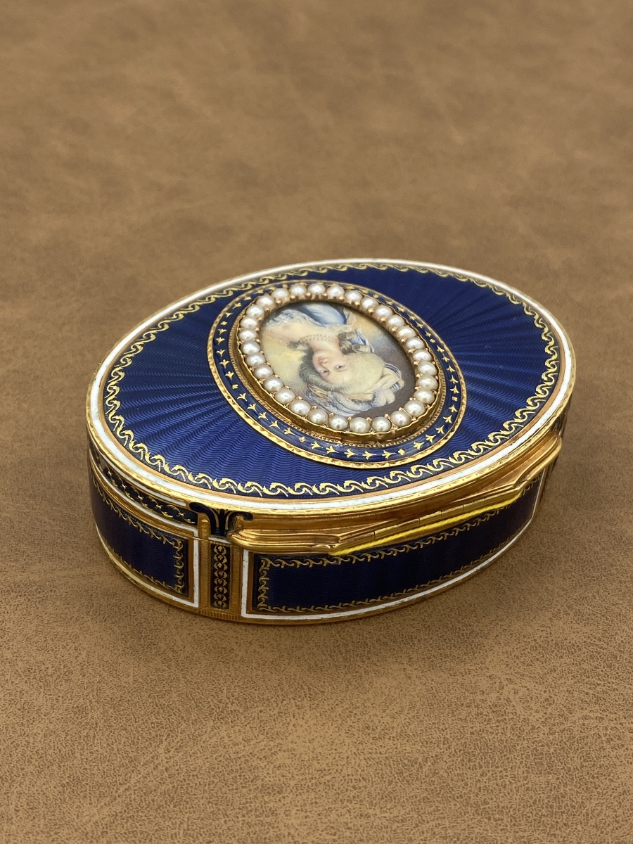 Oval Gold And Enamel Snuff Box With Miniature Of Marie Antoinette, 1700–1800-photo-1