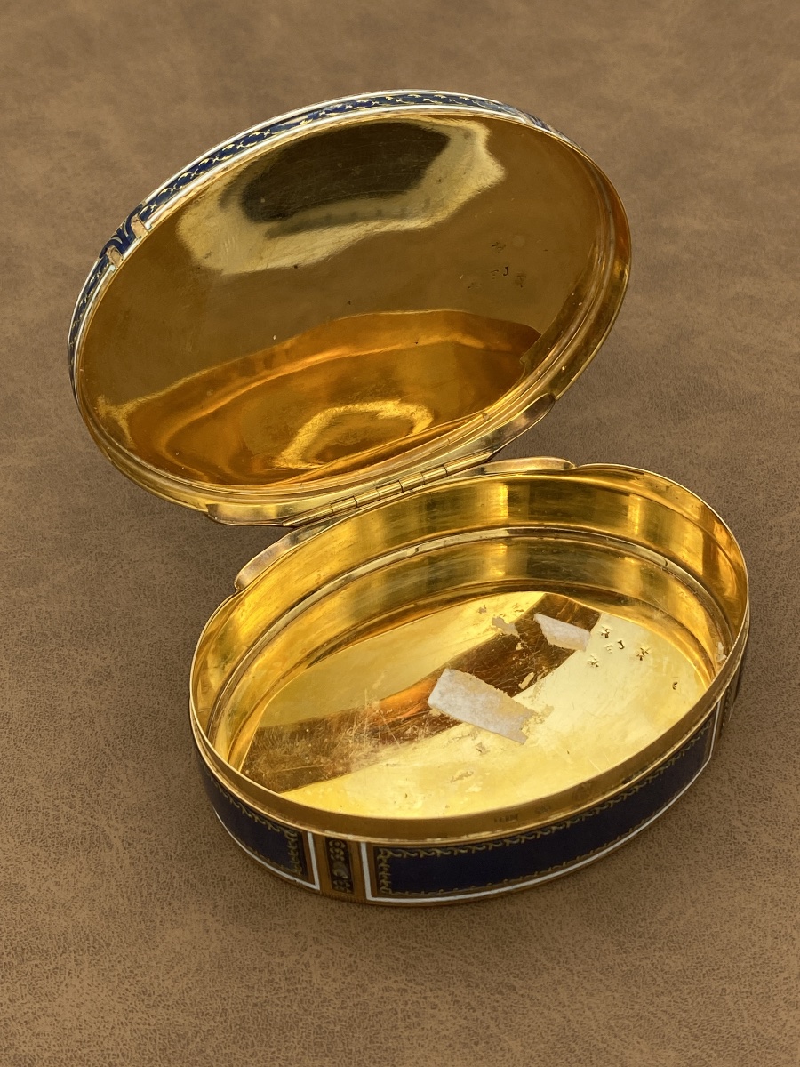 Oval Gold And Enamel Snuff Box With Miniature Of Marie Antoinette, 1700–1800-photo-5