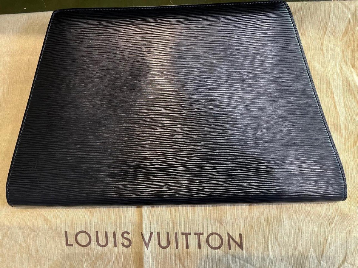 Pochette Vuitton trapèze en cuir noir-photo-4
