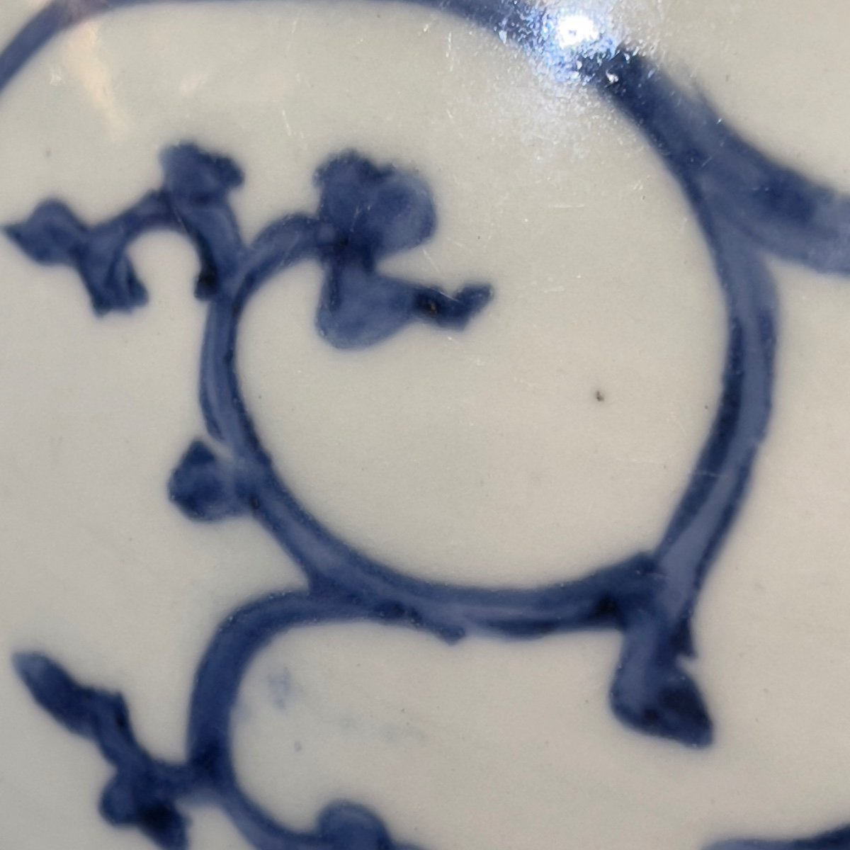 Grand Bol En Porcelaine Japonaise Bleu Blanc, Japon, Arita, Edo Period, Fin Du 18ème Siècle.-photo-1