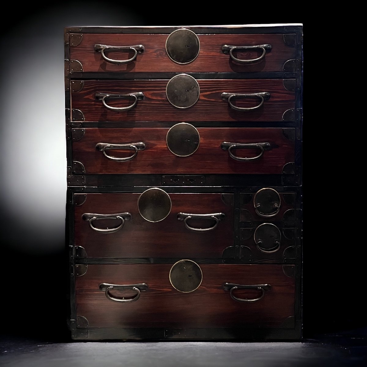 Commode meuble japonais Coffre à Vêtements Japonais Isho Dansu, Tansu Japon Yonesawa,  Meiji.
