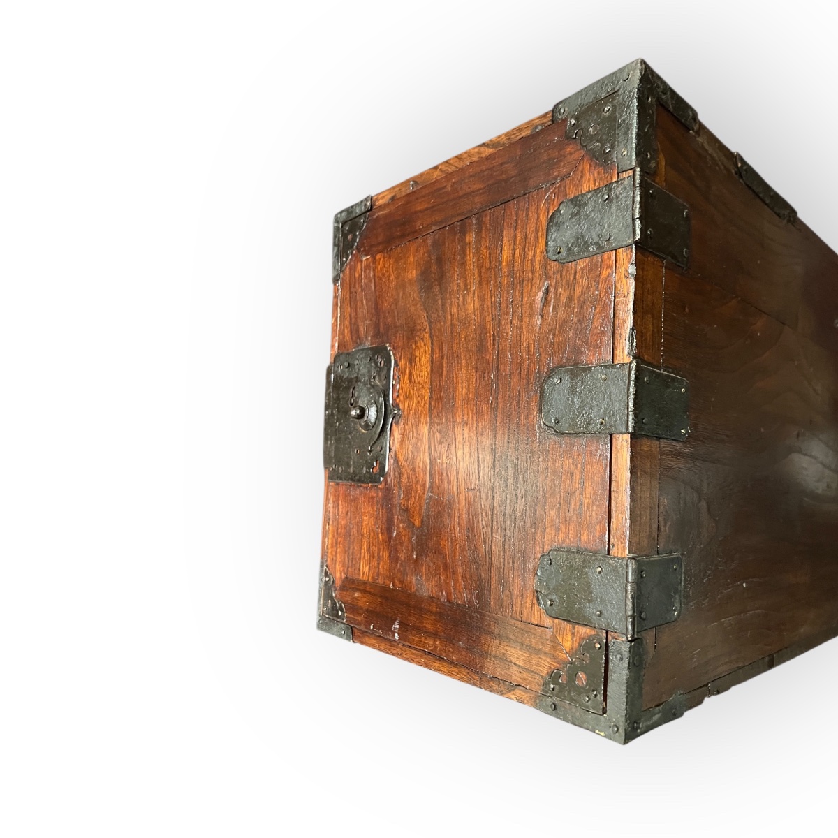 Coffre de marine japonais funadansu en cèdre, Japon,époque Edo, première moitié du XIXe siècle -photo-3