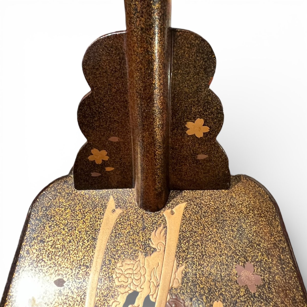 Tachi Kake, porte sabre, en Laque Kabuto & Shishi — Japon 19ème siècle-photo-2