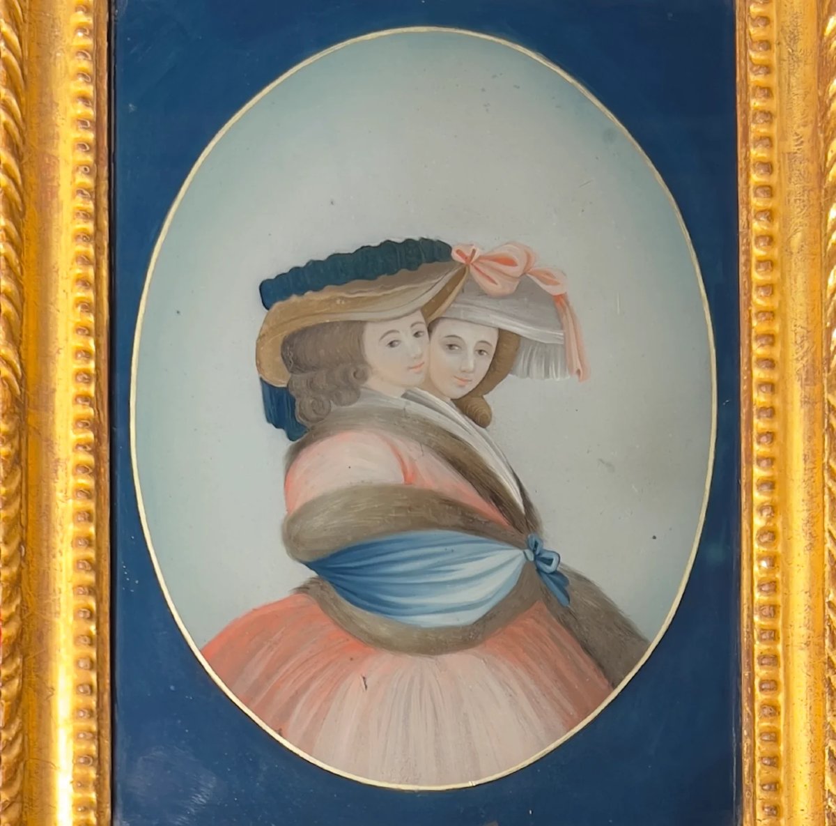 Fixé sous verre chinois à décor de deux jeunes femmes occidentales, Chine vers 1810-1820-photo-3