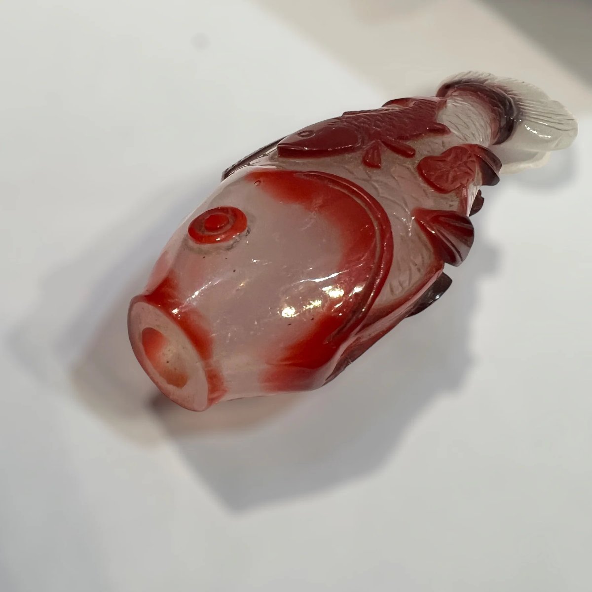 Chine, Tabatière en verre overlay rouge représentant un poisson, 19e siècle-photo-4