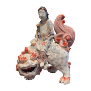 Porcelaine Japonaise De Kutani, Kannon Chevauchant Un Shishi, Japon, Epoque Meiji, Vers 1880