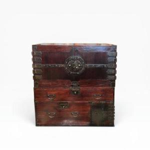 Japon, commode, Kannon-biraki kasane tansu en deux corps, époque Edo-Meiji