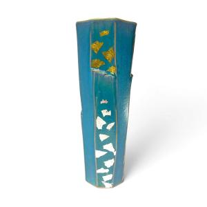 Japon, Vase octogonal en céramique Hissan Tōen, Shigaraki, bleu, or et argent, vers 1950