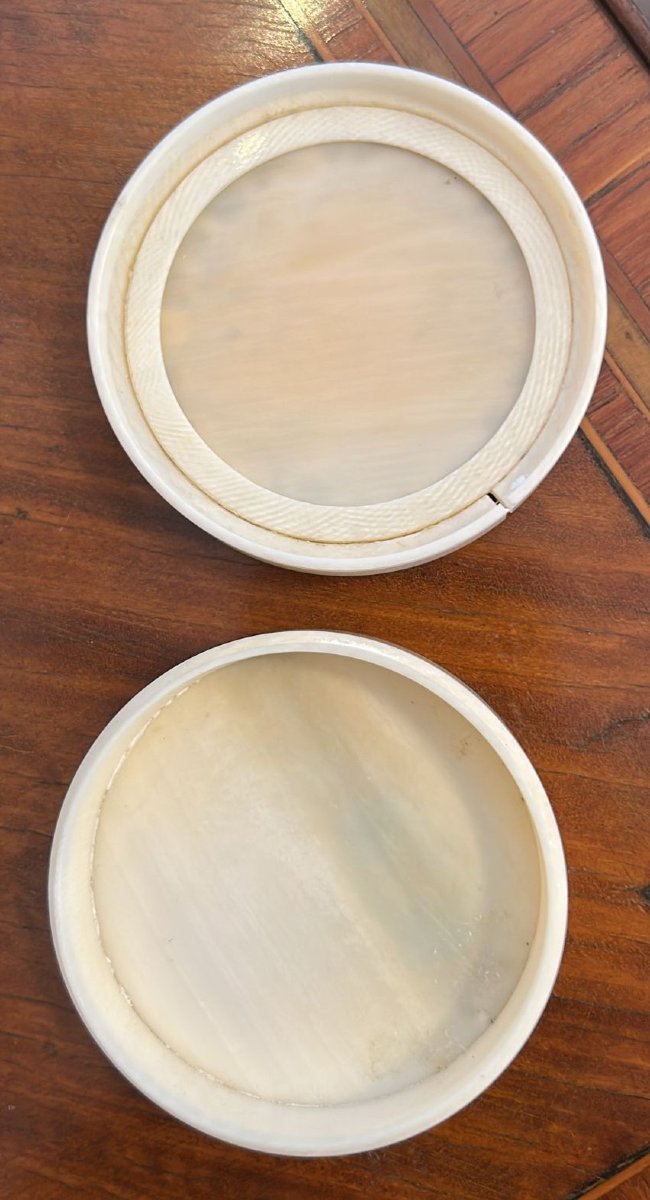 Ivory Snuffbox-photo-3