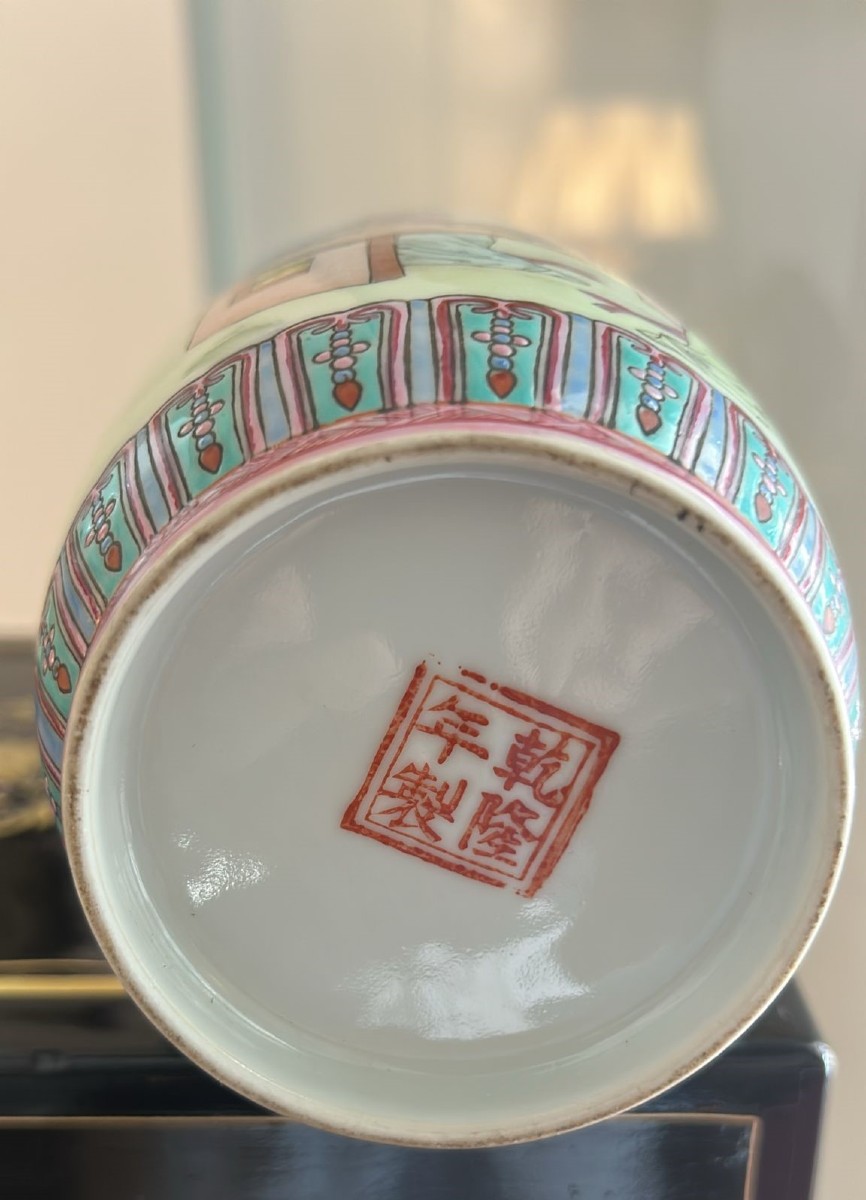 A Pair Of Early 20th-century Chinese Eggshell Porcelain Vases-photo-4
