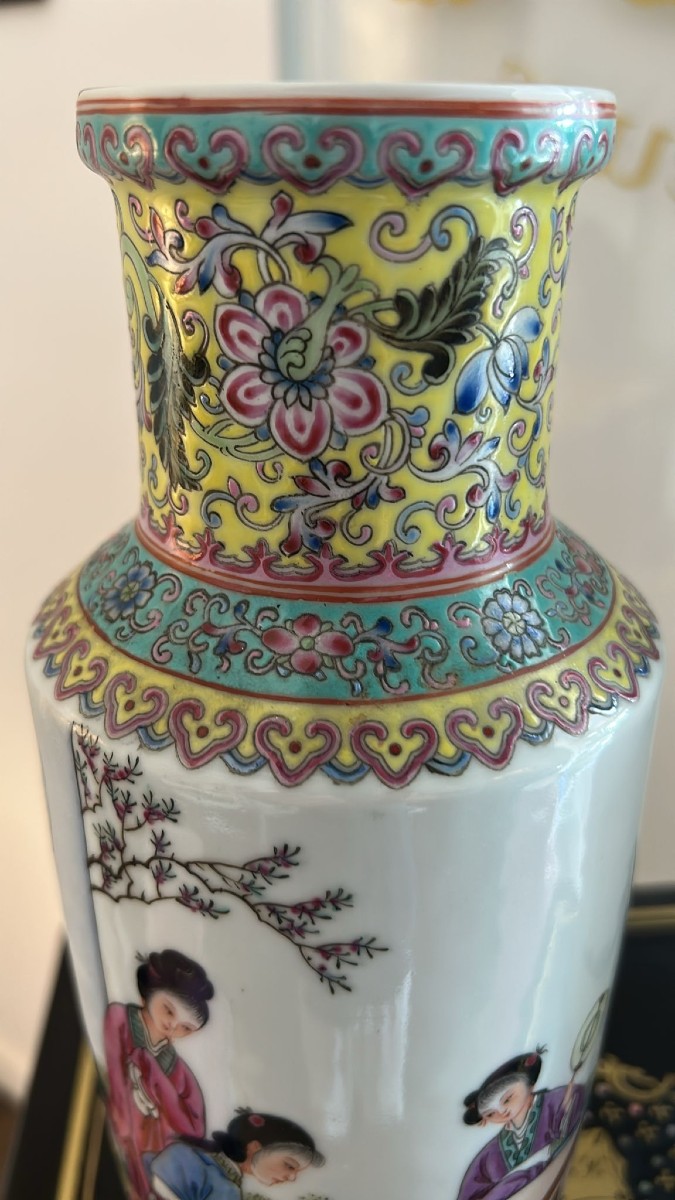 A Pair Of Early 20th-century Chinese Eggshell Porcelain Vases-photo-1