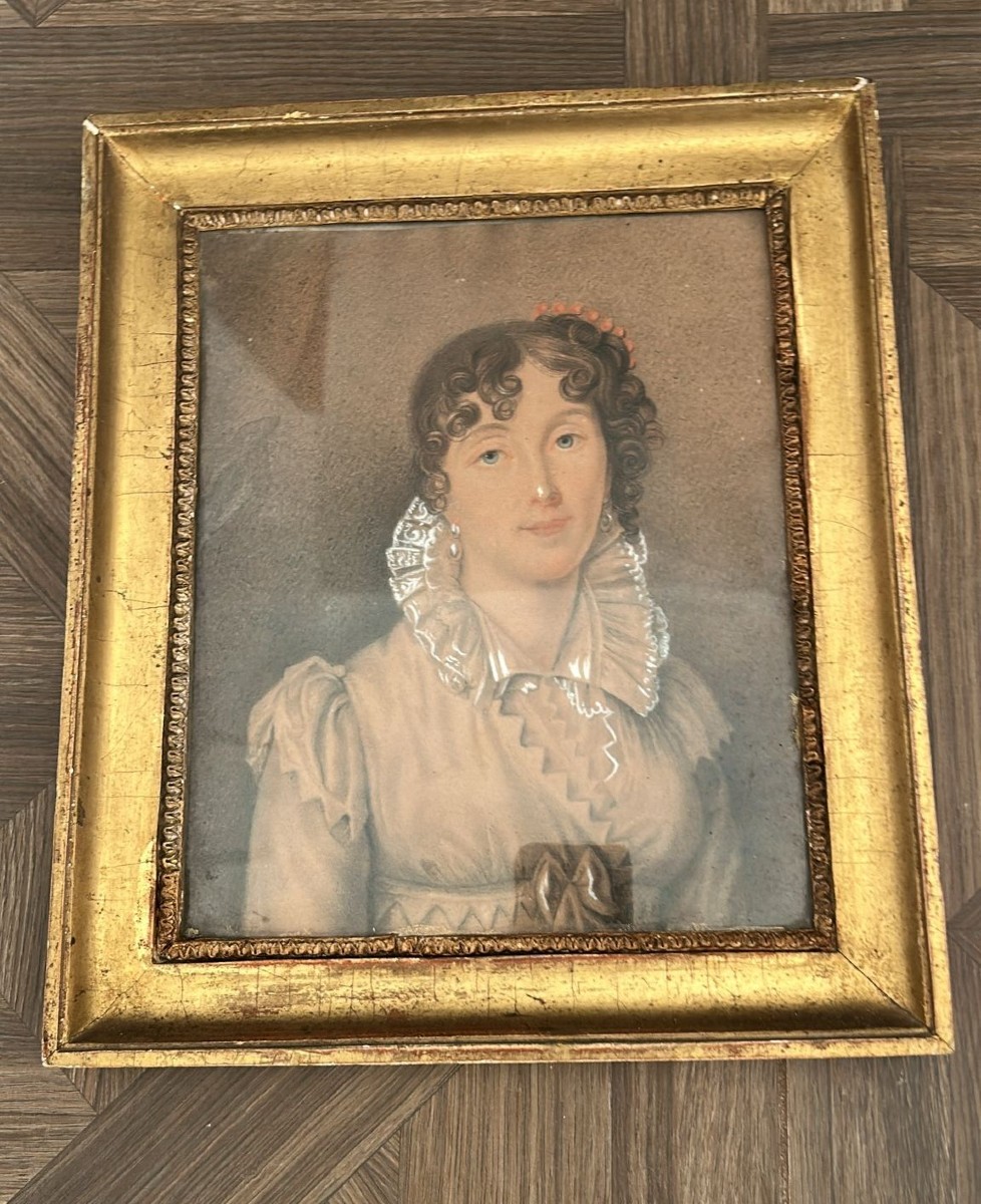 Pastel d'époque XIX siècle, France, encadré d'un cadre doré contemporain. 