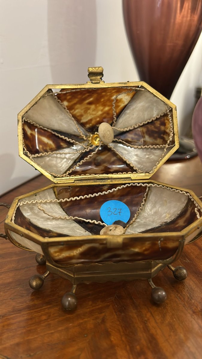 Coffret à bijoux, Naples, du XIXe siècle, en écaille et nacre.-photo-3