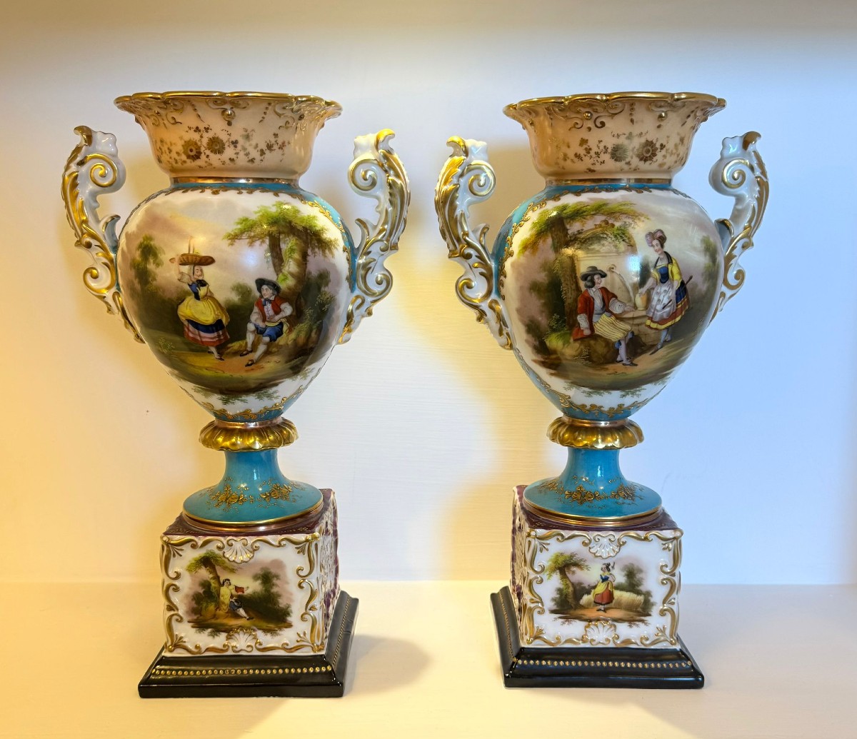 A Pair Of Louis Philippe Vases, 19th Century (1830-1848).