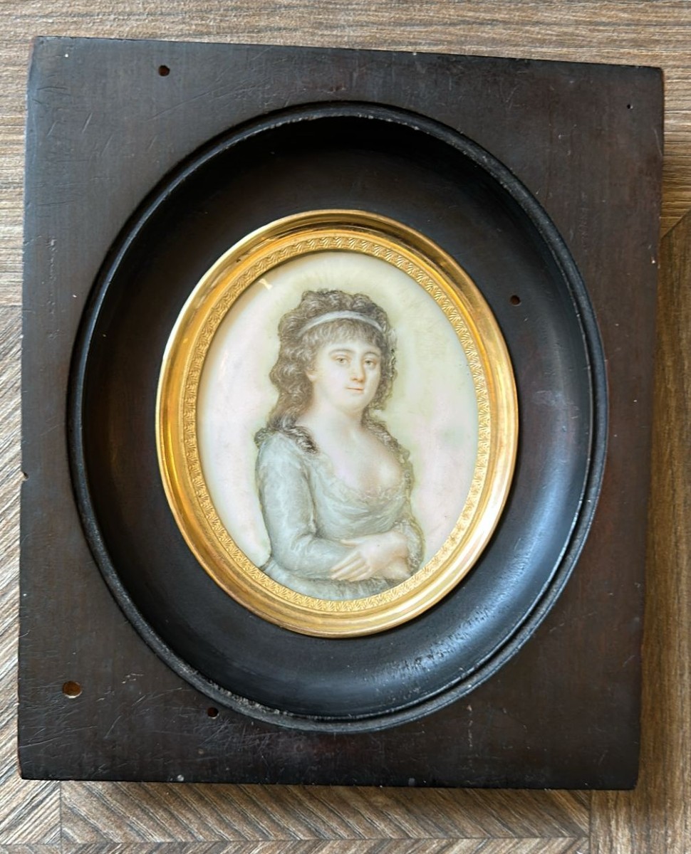 18th Century Miniature, Portrait On Ivory, Woman With Folded Arms.