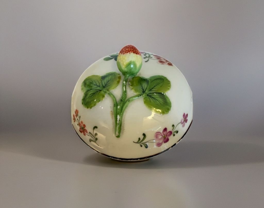 A Viennese Soup Cup Dating Back To The Third Quarter Of The 18th Century. -photo-2