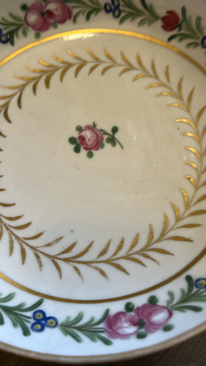A Concave Porcelain Plate From The Locré Manufacture (1772-1824).-photo-3