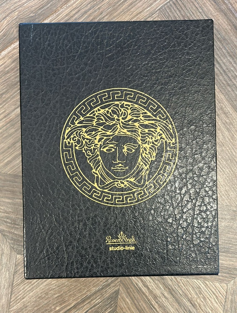 Beurrier en porcelaine avec couvercle, issu de la collection « Le Voyage de Marco Polo ».-photo-1