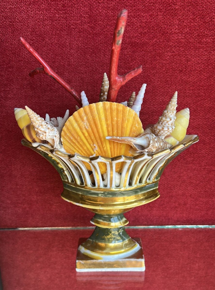 Empire Basket Decorated With Shells. -photo-2