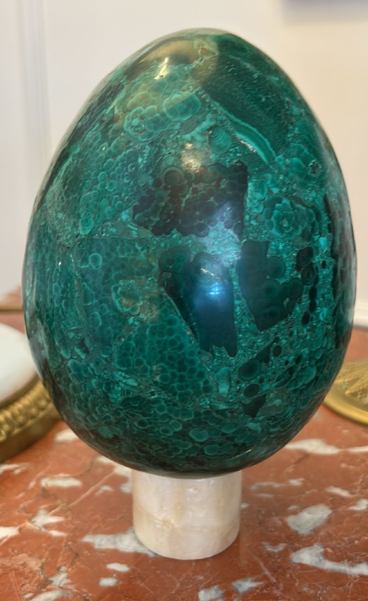 A Polishepolished Malachite Egg, With A Beautiful Color Ranging From Light Green To Dark Green.