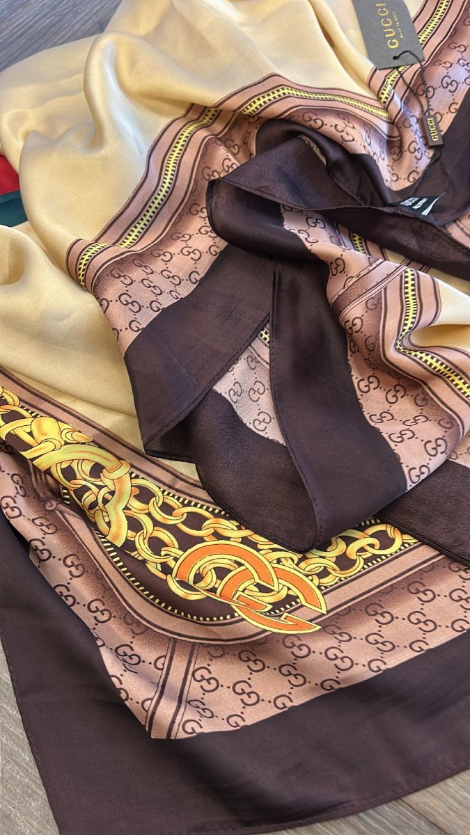 Gucci Shawl Made Of Pure Silk, Never Worn.-photo-3