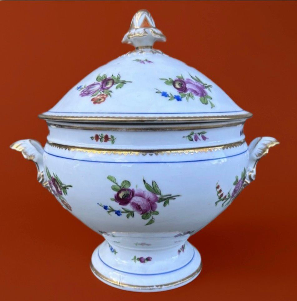 Soupière française attribuable à la manufacture « À la Reine », XVIIIe siècle