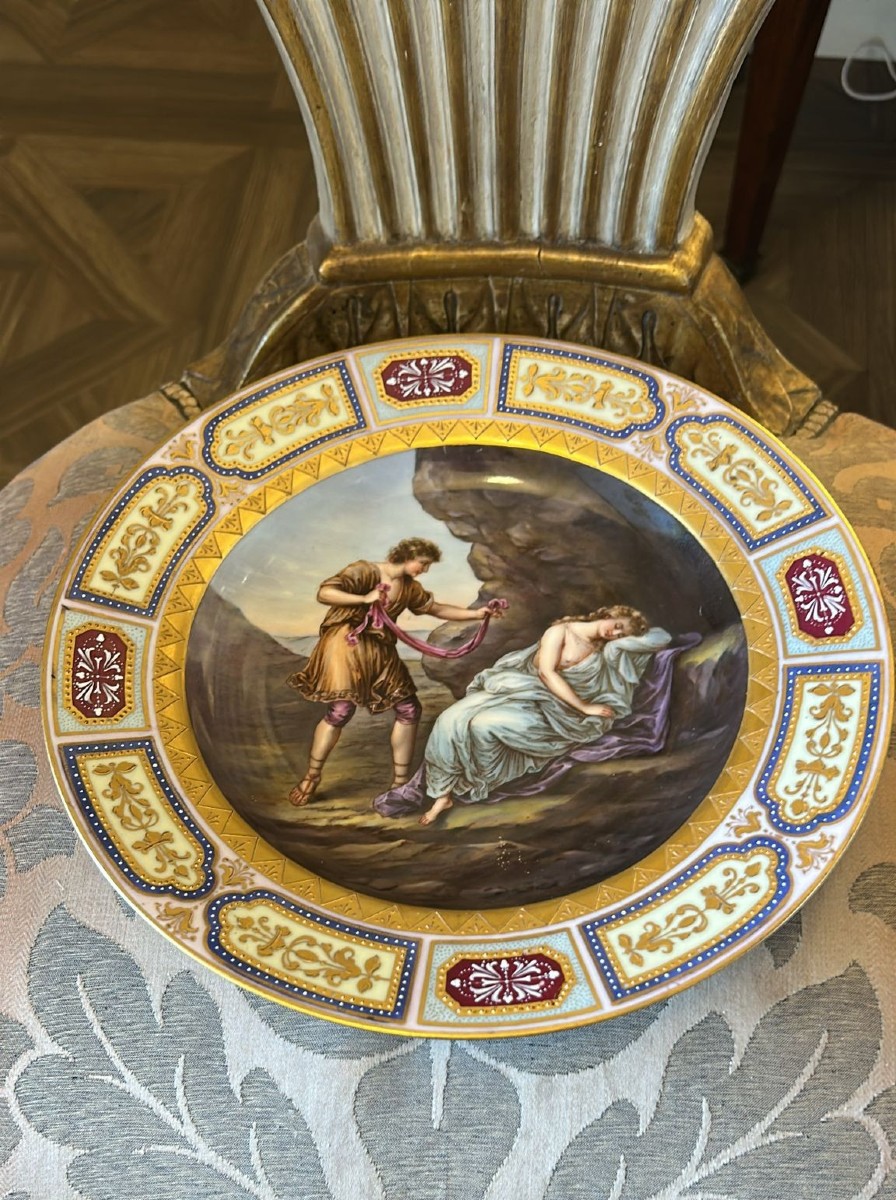 Assiette en porcelaine Vienne siècle XIXe. 
