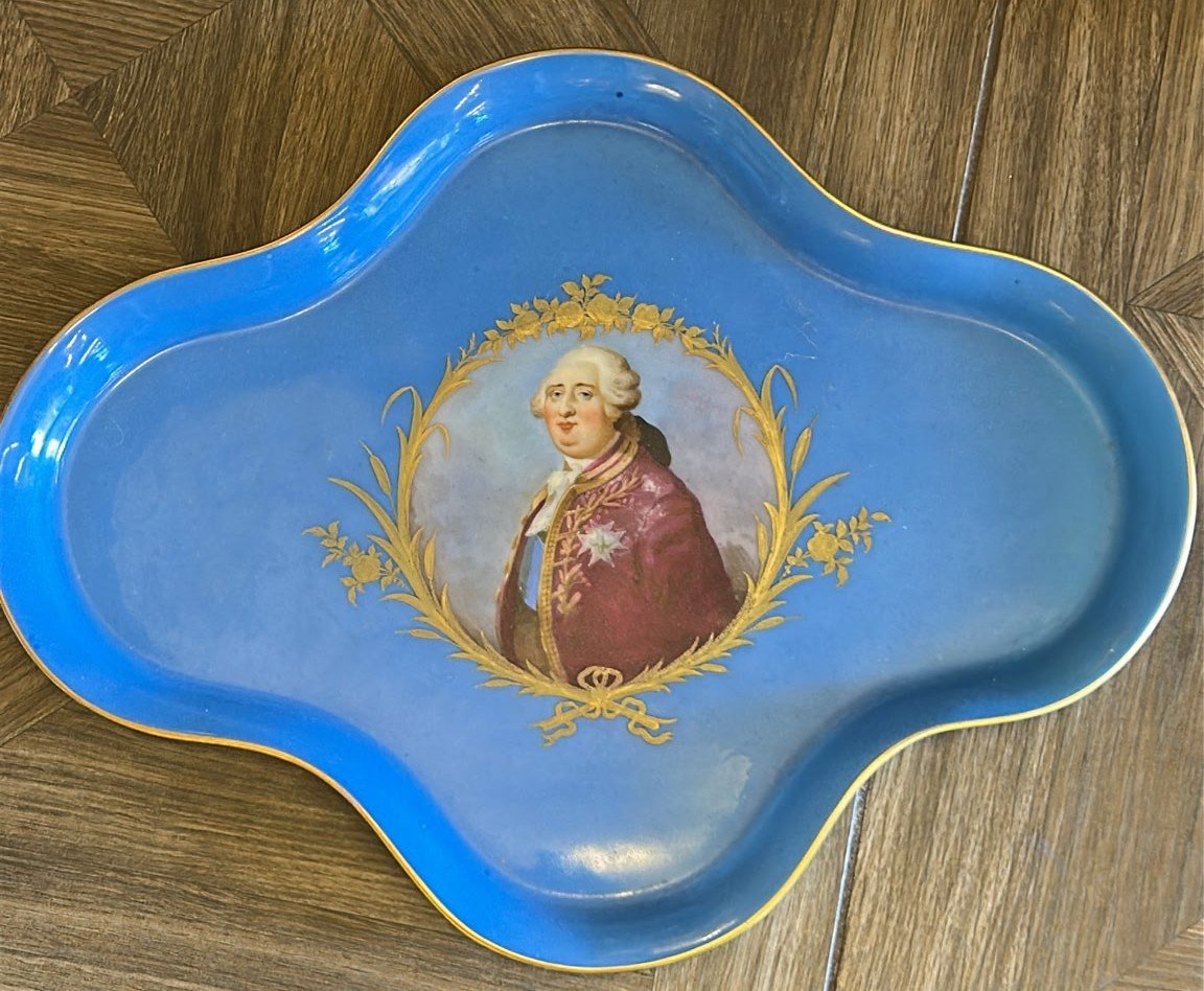 Four-lobed Tray With A Portrait Of Louis XVI, Made At The Sèvres Porcelain Manufactory In The 18th Century. 