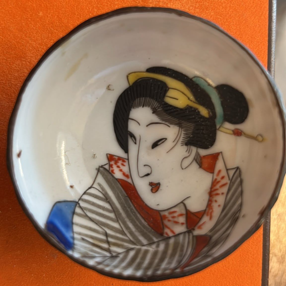 Paire de bols à saké japonais de l'époque Meiji (1868-1912), décorés à la main.-photo-4