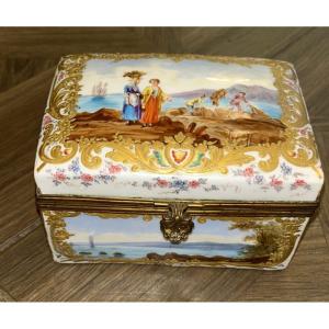 Coffret de table en porcelaine de Dresde du XIXe siècle.
