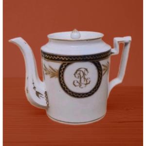 A Late 18th-century Porcelain Coffee Pot.