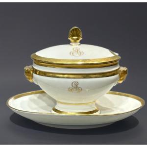 A Refined, Lidded Gravy Boat In Old Paris Porcelain, First Empire Period.