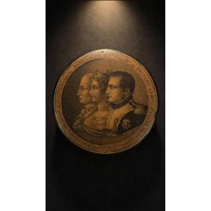Round Snuffbox Made Of Black-lacquered Papier-mâché With A Triple Portrait, First Empire Period.